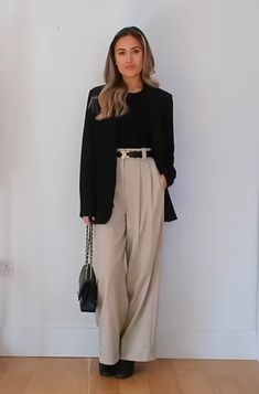 Women Beige Pants Outfit, Beige Office Pants Outfit, Beige Trousers Outfit Classy, Beige Slacks Outfit Women, Cream And Black Outfits, Beige Trousers Outfit Casual, Khaki Pants Outfit Work, Beige And Black Outfit, Beige Trousers Outfit