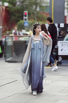 Hanfu Street Style, China Street Fashion, China Street, Chinese Fashion Street, Fashion Traditional, Culture Clothing, Folk Dresses, Chinese Clothing