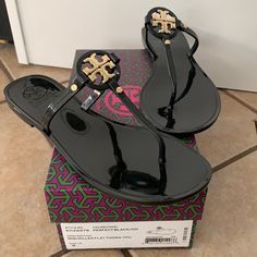 Practically Brand New Size 8 Worn Twice Bedrooms Ideas, Shoes Outfit Fashion, Beauty Tips For Glowing Skin, Rubber Sandals, Shoes Outfit, Girls Life, Sandals Black, Soft Girl, Pic Ideas