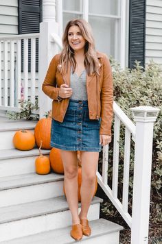 Camel Skirt Outfit Fall, Fall Jean Skirt Outfits, Fall Denim Skirt Outfits, Jean Skirt Outfits Fall, Denim Skirt Outfit Fall, Demin Skirt Outfit, Fall Fashion Trends Casual, Fall Fashion Denim, Fitted Denim Skirt