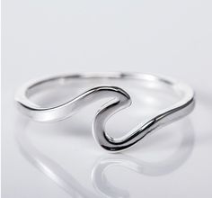 Ride the waves all summer long with our best-selling simple, yet dainty, "Wave Ring." Available in two finishes, sterling silver and gold. Please leave a comment what size you need. Simple Cute Rings, Cute Rings Silver, Gold Wave Ring, Rose Gold Fashion, Gifts For Surfers, Hari Valentine, Gold Waves, Metal Fashion, Wave Ring