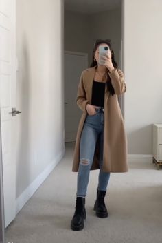 30 Days Outfits Ideas, Oversized Jacket Outfit Women, Curvy Thanksgiving Outfit Ideas, Winter Clothes Ideas For Women, Size 12 Pear Shape Outfits, Semi Formal Fall Outfits, Cute Outfits For A Rainy Day, Christmas Company Party Outfit, Edgy Old Money Aesthetic