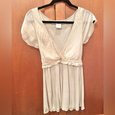 Silk/ Viscose Size 2 Taupe/ Gold Blouse W Raw Edged V-Neck Design, Long Torso & Flutter Sleeves. Feminine Beige V-neck Blouse, Beige V-neck Blouse, Feminine Beige V-neck Top, Beige V-neck Blouse For Day Out, Shifting Closet, Gold Blouse, Bohemian Blouses, Silk Tank Top, Pleated Blouse