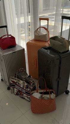 Luggage Aesthetic, Rimowa Luggage, Rich Rich, Airport Aesthetic, Travel Chic, Airport Fits, Fashion Influencer, Luxe Life, Classy Aesthetic