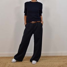 b4568df26077653eeadf29596708c94bdesc54156280ri Wide Leg Pants Tucked In Shirt, Black Wool Pants Outfit, Styling Silk Pants, No Heels Outfit Classy, Outfits With Black Wide Leg Pants, Black Wide Leg Trousers Outfit Casual, Style For Tall Women, Women Work Fashion, Black Pants Outfit Casual