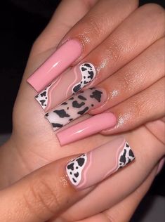 Cow Birthday Nails, Pink Western Nail Ideas, Lightening Bolt Nail Design Western, Cowgirl Disco Nails, Farm Nails Designs, Vaquita Nails, Pink Cowgirl Nails, Western Acrylic Nail Designs, Cowprint Nail Design