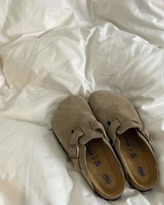 —@yummy._.1347 - 🎅Merry Xmas🤶 Winter Classic Shoes, Birkenstock Boston’s, Birkenstock Clogs Taupe, Birkenstock Clogs Aesthetic, Birkinstock Shoes, Bostons Birkenstock, 16 Birthday Wishlist, Birkenstock Aesthetic, Birk Clogs