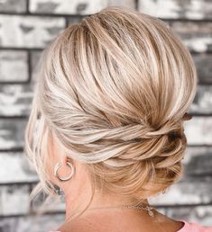 Mother-of-the-Bride Bouffant Updo for Short Hair Wedding Hair For Bob Haircut, Bouffant Updo, Black Braided Updo, Neck Length Hair, Updos For Short Hair, Sanggul Modern, Medium Length Updo