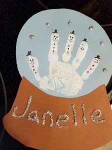 a paper plate with a handprint on it that says janelle and snowmen