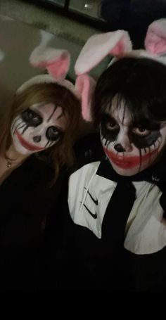 Couple Clown Makeup, Easy Halloween Costumes For Couples, Unique Halloween Costumes For Couples, Bad Halloween Costumes, Costumes For Couples, Vampire Bride, Joker Makeup