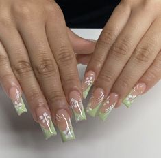 Summer Nail Ideas Green, Green Summer Nails Designs, Simple Nail Designs Summer 2024, Green Nails Simple, White And Green Nails, Simple Green Nails, Green Nails Summer, Summer Nails Green, Green Summer Nails