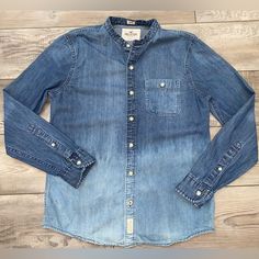 Size Small Excellent Condition - Looks Brand New!! Collar Cardigan, Cardigan Top, Hollister Tops, Denim Blue, Hollister, Button Downs, Blue Denim, Down Shirt, Blue White