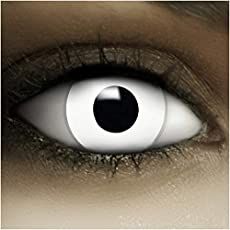 an eye with the shape of a cat's eye is shown in this image