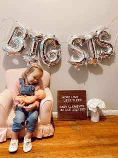 #pregnancyannouncement #bigsister Promoted To Big Sister Photoshoot, Big Sister In Training Announcement, How To Be A Big Sister Announcement, Pregnancy Announcement Balloons, Baby 2 Announcement Ideas Big Sister, 2nd Pregnancy Announcement To Family, Big Sister Announcement Ideas