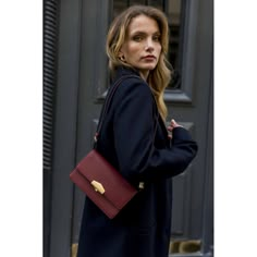 Burgundy Crossbody Bag Outfit, Burgundy Crossbody Bag, Burgundy Handbag, Timeless Bags, Handbag Outfit, Brown Outfit