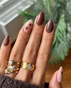 Descubre diseños de uñas elegantes que elevarán tu estilo. Fall Leaves Nail Designs, Fall Leaves Nails, Leaves Nails, Leaves Nail Art, Leaf Nails, Fall Leaves Nail Art, Fall Nail Inspo