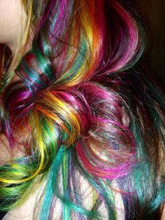 Dark Hair Rainbow Highlights, Rainbow Streaks In Blonde Hair, Oil Spill Hair Blonde, Rainbow Streaks In Hair, Unusual Hair Colours, Curly Rainbow Hair, Multicolor Highlights, Multicolor Hair, Rainbow Highlights