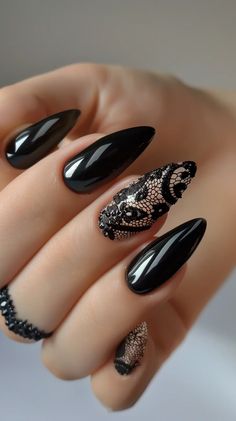 Black Lace Nails Designs Coffin, Natural Color Acrylic Nails, Black Lace Nails, Black Wedding Nails, Simple Elegant Nails, Witchy Wedding, Nail Paints