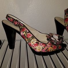 Anne Klein Flower Shoes Never Worn Floral Print Flower Heels For Spring, Spring Floral Print Fabric Heels, Casual Floral Print Heels With Round Toe, Flower Shoes, Anne Klein Shoes, Stunning Shoes, Marc Fisher, Shoes Color, Anne Klein