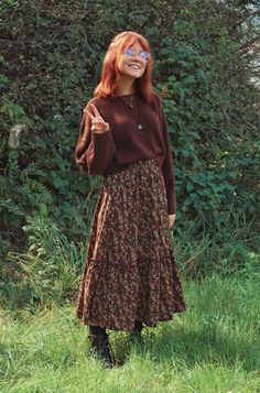 English Class Outfit, Cottagecore Business Casual, Long Brown Skirt Outfit Ideas, Classy Teacher Outfits, Fun Business Casual Outfits, Thrifty Outfits, English Teacher Outfit, Soft Grunge Outfit, Casual Cottagecore