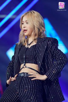 Shin Ryujin, Itzy Ryujin, Guess Who, Kpop Fashion Outfits, Kpop Outfits, Stage Outfits, Kpop Fashion, On Stage, Concert Outfit