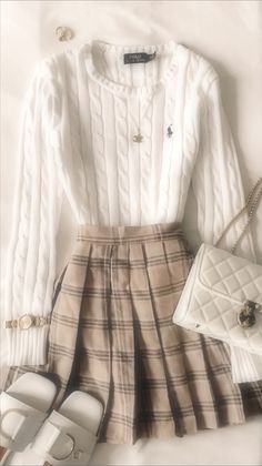 Old money outfit Western Outfits Ideas, Winter Western Outfits, Money Clothes, Classy And Elegant, Mode Inspo, Closet Fashion, Cute Everyday Outfits, Girly Outfits