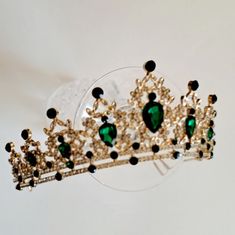 Fashion Collection Tiara Crown Is A Beautiful Accessory For Women And Girls. These Crowns Are Vintage Queen Style. They Are Hand-Made With A High-Quality Alloy And Rhinestones . Very Comfortable To Wear. Elegant Design. You Will Be The Center Of A Party When You Wear It. The Tiara Crown Is Perfect For Masquerade Party, Formal Balls, Halloween Party, Theatrical Plays. Wedding, New Year Party, And Many Others Ocacions. New Without Tag. Crown Emerald Green, Crown Emerald, Queen Style, Tiara Crown, New Year Party, Masquerade Party, Tiaras And Crowns, New Years Party, Emerald Green