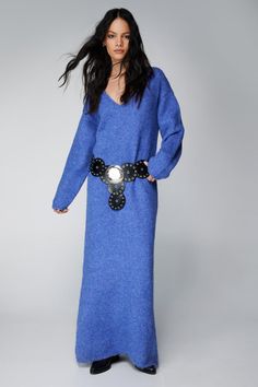 Getting cozy. Feel F/W ready in our maxi dress, made in super soft knit fabric, with a statement relaxed fit and cozy long sleeves. Pairs well with chunky boots and a denim jacket for the ultimate cold weather look, perfect for anything from office days to casual days out. Brushed Oversized Knitted Maxi Dress High Quality, Soft, Knit Fabric Comfortable Relaxed Fit Statement Plunging V Necklie Warm, Long Sleeves Model wears a size M (US size 6/UK size 10). Knitted Maxi Dress, Swimsuit Skirt, Country Concert Outfit, Oasis Fashion, Oversize Knit, Maxi Knit Dress, Chunky Boots, Getting Cozy, Days Out