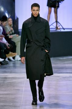 Caradoc Dearborn, Runway Men, Mens Runway, Man Outfit, Finance Career, Cerruti 1881, Fashion Vibes, Mens Fashion Edgy