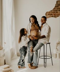 Mommy And Son Maternity Shoot, Maternity Photography Family Of 3 Studio, Maternity Shoot Second Baby, Family Of 4 Maternity Pictures Studio, Maternity Shoot Denim, Maternity Photoshoot Outfits Couples, Denim And White Maternity Shoot, White Shirt Maternity Photos, All White Maternity Shoot