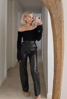 Outfit Minimalista, Drinks Outfits, Skandinavian Fashion, Black Leather Pants, Going Out Outfits