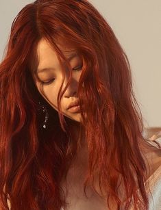 Hoyeon Jung Asian Red Hair, Red Orange Hair, Cheveux Oranges, Hoyeon Jung, Red Hair Inspo, Long Red Hair, Beachy Waves, Dye My Hair, Long Red