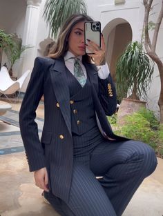 Business Suit Outfits For Women, Bespoke Suit Women, Graduation Suits For Women, Suit Outfit Ideas, Power Suits For Women, Graduation Suit, Outfit Advice, Trip To Turkey, Traveling Fashion