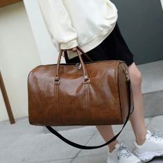 This is leather bag specially designed for travel office uses sports uses its an large space to carry enough clothes for camping or travelling Leather Gym Bag, Stylish Travel Bag, Stylish Luggage, Vacation Bag, Pu Leather Bag, Sports Bags Gym, Sac Week End, Workout Bags, Leather Travel Bag