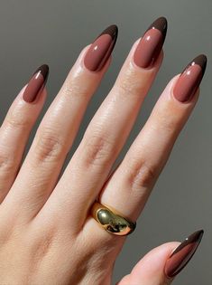 Fall is just around the corner, and it’s time to start thinking about your fall nail designs for 2023. This year, there are plenty of hot new fall nail colors and designs to choose from. In this blog post, we’ll take a look at some of the hottest nail trends for fall 2023. Brown French, Brown Nails Design, Nail Art Stripes, Nagellack Trends, French Tip Nail Designs, Short Nail Designs