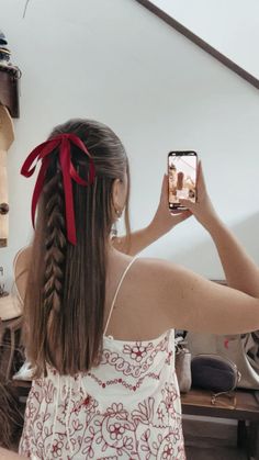 #hairstyles #hair #peinados #cute #pelo #coquette #bow Hairstyles To Do For Thanksgiving, Thanksgiving Hairstyles With Bow, Christmas Concert Hairstyles, Cute Simple Fall Hairstyles, Homecoming Hairstyles With Bow, Hairstyles For Uniform School, Fall Bow Hairstyles, Christmas Hair With Ribbon, Half Up Half Down Hairstyles With Ribbon