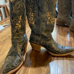 Women's Corral Lizard Inlay Western Boots. Leather Is In Great Shape With No Holes, Tears, Or Rips. All Stitching Is Tight And The Heel Blocks Are In Very Good Shape. Corral Boots, Boots Leather, Western Boots, Tights, Stitching, Size 6, Women Shoes, Boots, Heels