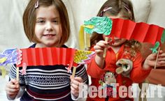 Super Simple Dragon Puppets (includes Free Printable) for Chinese New Year! New Year Crafts For Kids, Cny Craft, News Years Crafts For Kids, New Year Crafts, Chinese New Year Crafts For Kids, Chinese New Year Activities, New Year Diy, Red Ted Art, Chinese New Year Dragon