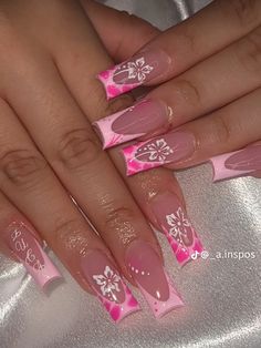 Pink Nail Designs Y2k, Y2k Nails Acrylic Short Pink, Streetwear Nails, Y2k Nails Flowers, Y2k Nails Acrylic Long Pink, Pink Acrylic Nails Coffin Kawaii, Holiday Acrylic Nails, Acrylic Nail Designs Coffin, Acrylic Nails Almond Shape