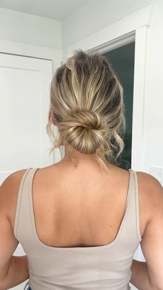 Instagram Two Buns Hairstyle, Clear Hair, Vacation Hairstyles, Wedding Guest Hairstyles