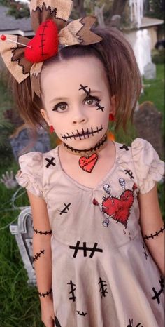 Scary Doll Costume, Creepy Doll Halloween Costume, Halloween Makeup For Kids, Creepy Doll Halloween, Creepy Halloween Costumes, Scary Kids