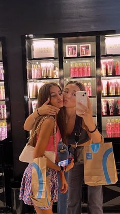 Photos Bff, Shotting Photo, Best Friends Shoot, Best Friends Aesthetic, Best Friend Photos, Cute Friend Photos, Bff Goals, Bestie Goals, Summer Friends