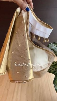 Blouse Boutique Design, Pattu Saree Sleeve Design, Simple Designs For Blouse Work, Embroided Blouse Design, Sari Work Blouse Designs, Simple Mirror Work Saree Blouse, Blouse Work Ideas, Hand Embroidery Designs On Blouse, Simple Gold Blouse Designs