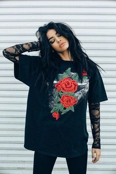 973a5f0ccbc4ee3524ccf035d35b284bdesc48420190ri Lace Undershirt, T Shirt Oversize, Estilo Punk, Alternative Outfits, Grunge Style, Grunge Outfits, Outfits Casuales