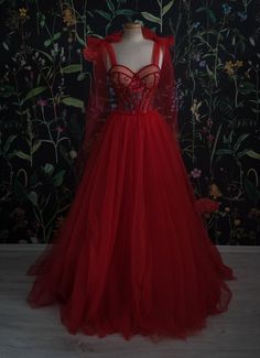 Musa Aesthetic, Chotronette Dresses, Red Velvet Prom Dress, Red Tulle Prom Dress, Gaun Abad Pertengahan, Velvet Prom Dress, Lace Evening Gowns, Long Evening Dress, Sweetheart Prom Dress