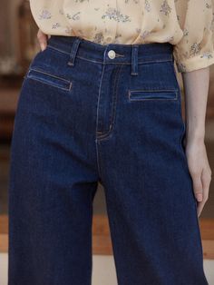 Get this vintage jeans in Simple Retro. 2022 Pre-Spring simple retro style. Vintage 70s Clothes, Blue Straight Jeans, High Wasted Jeans, Clothes Wishlist, Simple Retro, Vintage Crop Tops, 80s Style, 1940s Fashion, Mori Girl