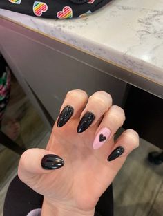 Pink Black Nails, Heart Nail Designs, Light Pink Nails, Romantic Nails, Goth Nails, Basic Nails, Black Nail Designs, Prom Nails, Heart Nails