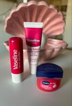 Vaseline Rosy Lips, Vaseline Lip Therapy, Vaseline Lip, Lip Care Routine, Rosy Lips, Lip Set, Pretty Skin Care, Body Skin Care Routine, روتين العناية بالبشرة