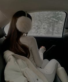 Xiaohongshu Aesthetic, Christian Wilkins, Winter Glamour, Snow Fits, Winter Board, Winter Pics, Biker Aesthetic, 2024 Outfits