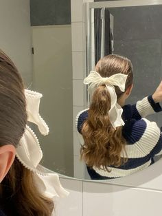 A high ponytail with a large bow is a cute and easy hairstyle that works wonderfully for picture day. It’s simple to achieve and provides a neat, polished look that stays in place. To create this hairstyle, gather the hair into a high ponytail at the crown of the head and secure it with a hair tie. Smooth out any flyaways with a bit of hairspray or gel for a sleek finish. To add a fun touch, tie a large, colorful bow around the ponytail. This look is perfect for kids with long or medium-length hair and can be easily done in just a few minutes, making it a go-to option for busy picture day mornings. Weekday Hairstyles, Hair Color Correction, Side Braids For Long Hair, Hair Aesthetics, Color Correction Hair, Side Braids, Extension Hair, Bow Hairstyle, Hair Aesthetic